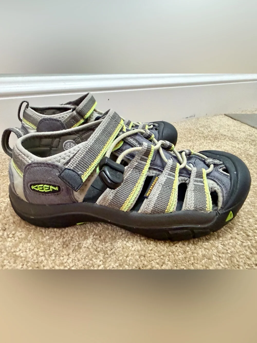Keen Newport Grey Green H2 Waterproof Outdoor Sandals Youth Size 3